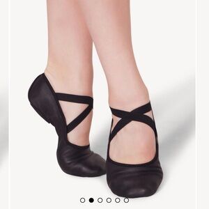 Capezio HANAMI LEATHER BALLET SHOE size 8